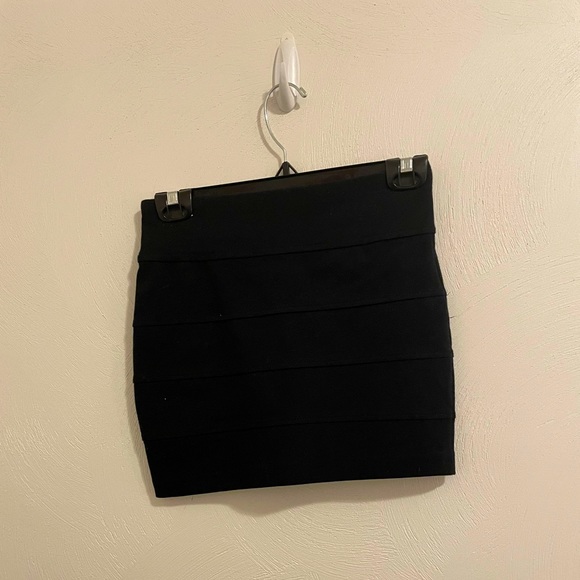 Aeropostale XS Black mini skirt - Picture 2 of 2